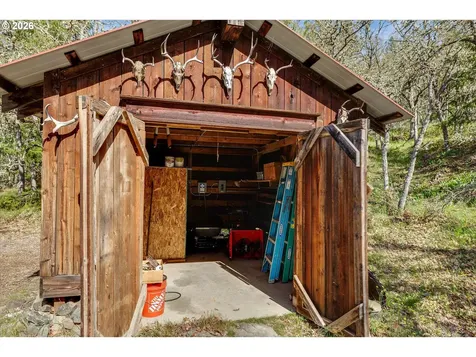 2215 Pine Oak Road Mosier OR 97040