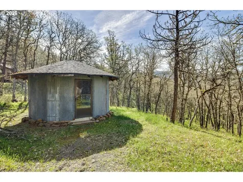 2215 Pine Oak Road Mosier OR 97040