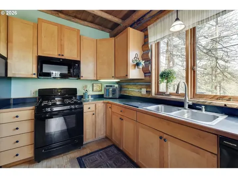 2215 Pine Oak Road Mosier OR 97040