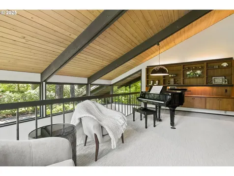 1329 S Palatine Hill Road Portland OR 97219