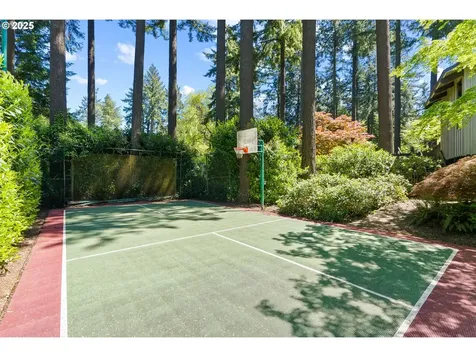 1329 S Palatine Hill Road Portland OR 97219