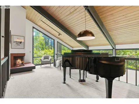 1329 S Palatine Hill Road Portland OR 97219