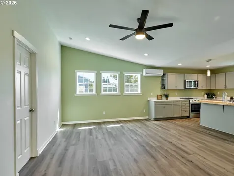 408 Clara Court Salem OR 97301
