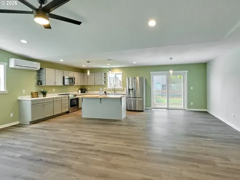 408 Clara Court Salem OR 97301