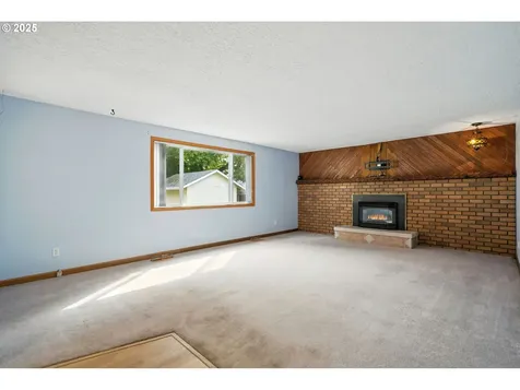 1825 SE 125th Avenue Vancouver WA 98683