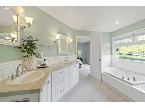 13721 Regency Court Lake Oswego OR 97035