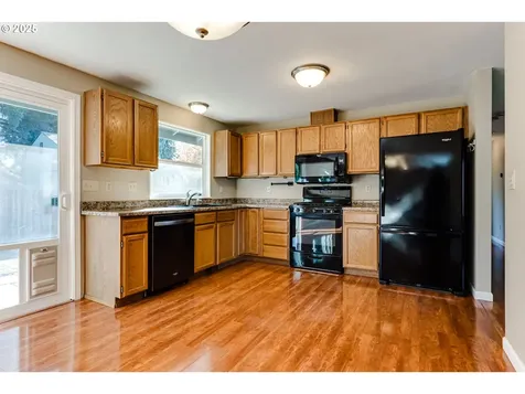 2097 Cosmoledo Street Eugene OR 97402