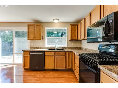 2097 Cosmoledo Street Eugene OR 97402