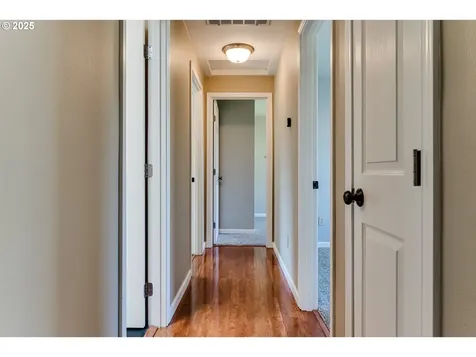2097 Cosmoledo Street Eugene OR 97402