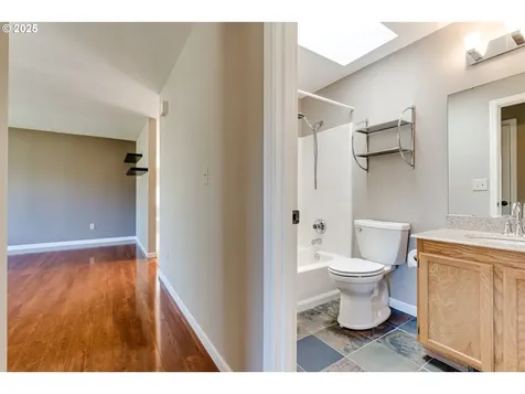 2097 Cosmoledo Street Eugene OR 97402