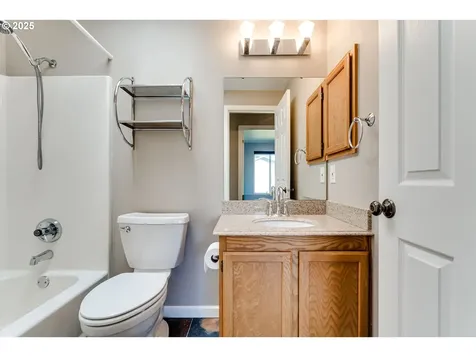 2097 Cosmoledo Street Eugene OR 97402