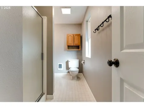 2097 Cosmoledo Street Eugene OR 97402