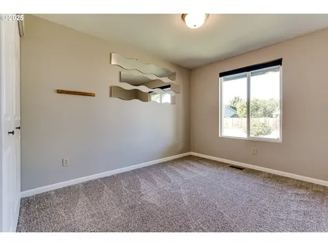 2097 Cosmoledo Street Eugene OR 97402