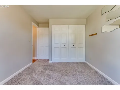 2097 Cosmoledo Street Eugene OR 97402