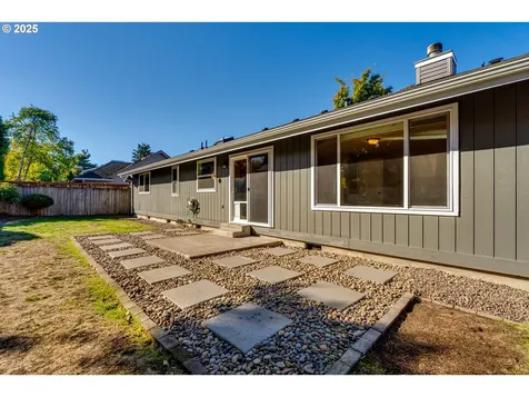 2097 Cosmoledo Street Eugene OR 97402