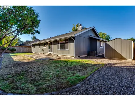 2097 Cosmoledo Street Eugene OR 97402
