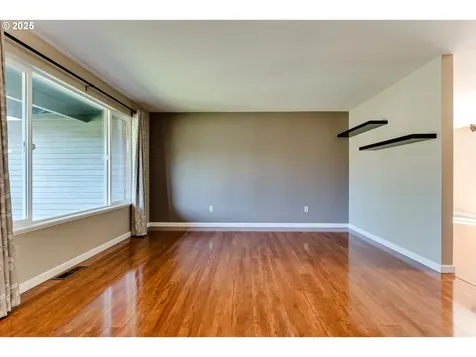 2097 Cosmoledo Street Eugene OR 97402