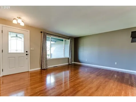 2097 Cosmoledo Street Eugene OR 97402