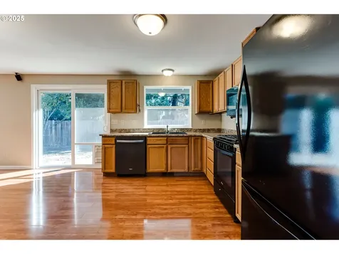2097 Cosmoledo Street Eugene OR 97402