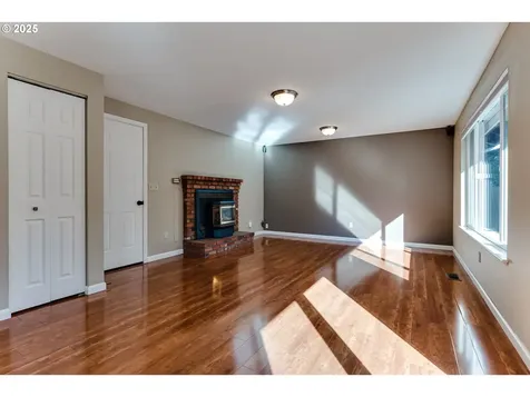 2097 Cosmoledo Street Eugene OR 97402