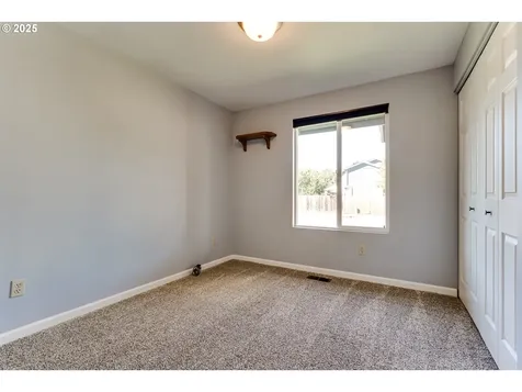 2097 Cosmoledo Street Eugene OR 97402