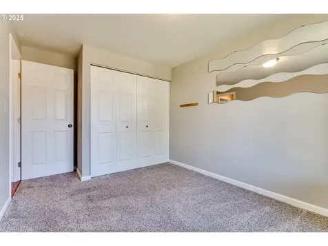 2097 Cosmoledo Street Eugene OR 97402