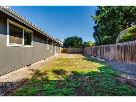 2097 Cosmoledo Street Eugene OR 97402