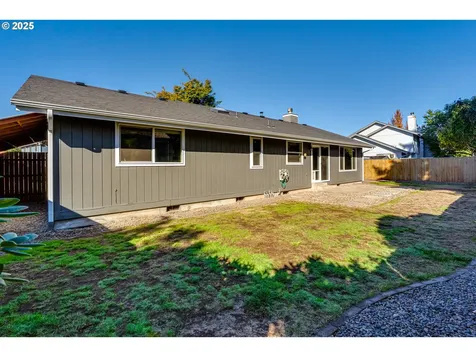 2097 Cosmoledo Street Eugene OR 97402