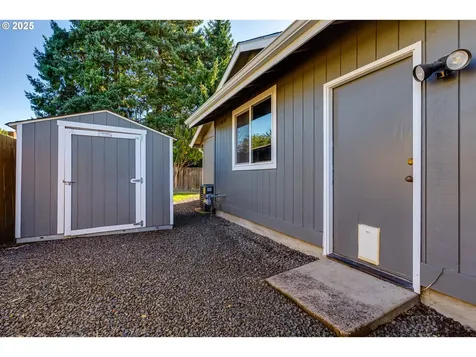 2097 Cosmoledo Street Eugene OR 97402