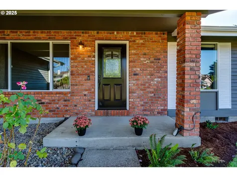 2097 Cosmoledo Street Eugene OR 97402