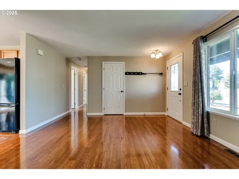 2097 Cosmoledo Street Eugene OR 97402