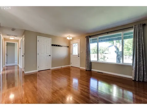 2097 Cosmoledo Street Eugene OR 97402
