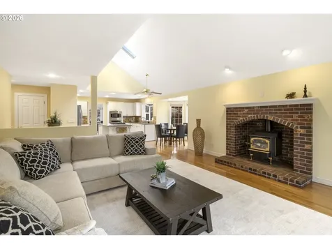1947 NE 21st Avenue Canby OR 97013