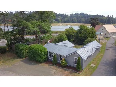 93652 Shoshone Lane Coos Bay OR 97420