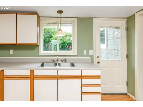 93652 Shoshone Lane Coos Bay OR 97420