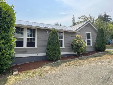93652 Shoshone Lane Coos Bay OR 97420