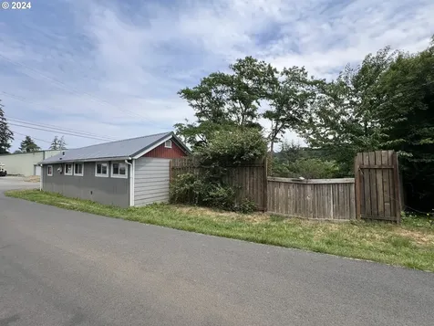 93652 Shoshone Lane Coos Bay OR 97420