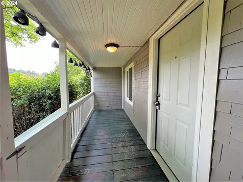 93652 Shoshone Lane Coos Bay OR 97420