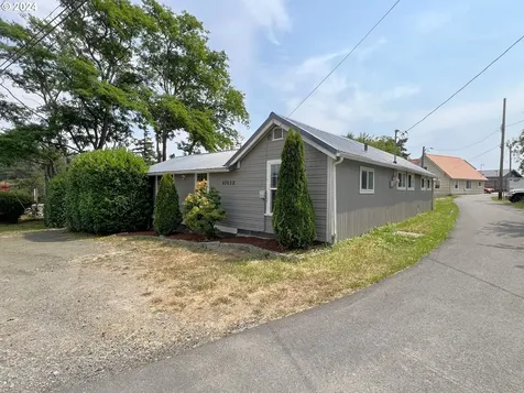 93652 Shoshone Lane Coos Bay OR 97420
