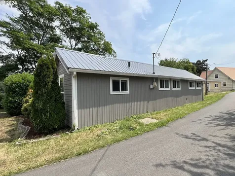 93652 Shoshone Lane Coos Bay OR 97420