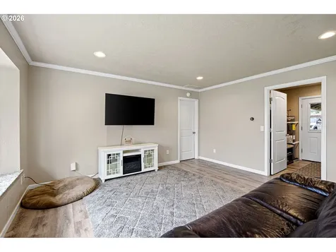 678 5th Avenue Sweet Home OR 97386