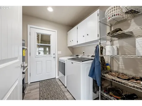 678 5th Avenue Sweet Home OR 97386