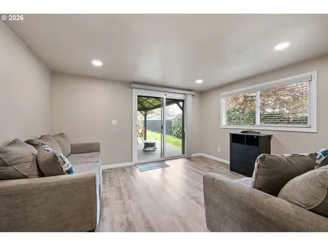 678 5th Avenue Sweet Home OR 97386