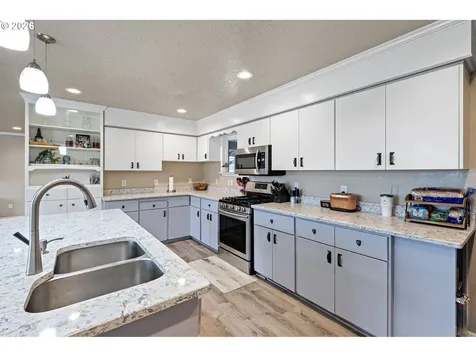 678 5th Avenue Sweet Home OR 97386