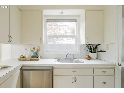 2416 SE 60th Avenue Portland OR 97206
