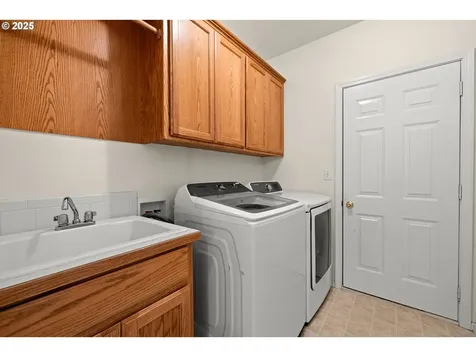 5728 SE Popes Place Hillsboro OR 97123
