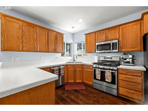 5728 SE Popes Place Hillsboro OR 97123