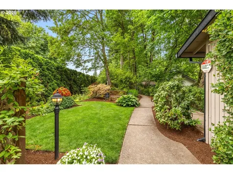 25777 NE Butteville Road Aurora OR 97002