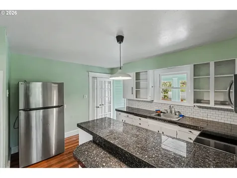 301 Orchard Street Silverton OR 97381