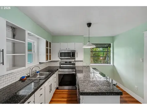 301 Orchard Street Silverton OR 97381